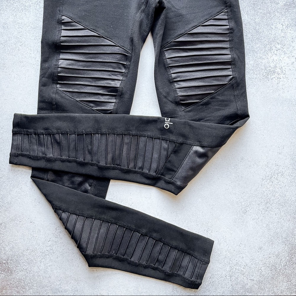 New ALO YOGA Moto Leggings - XS